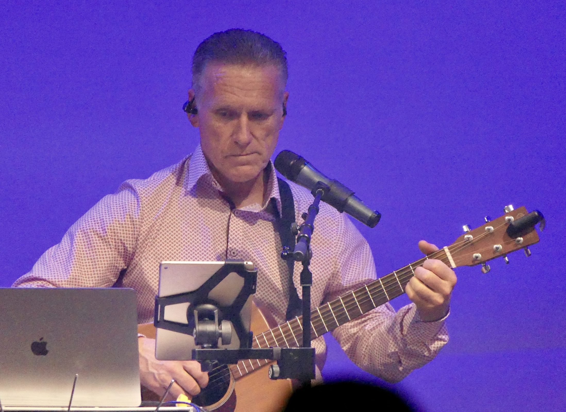 Albert op gitaar